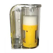 One-Handed Queen Catcher